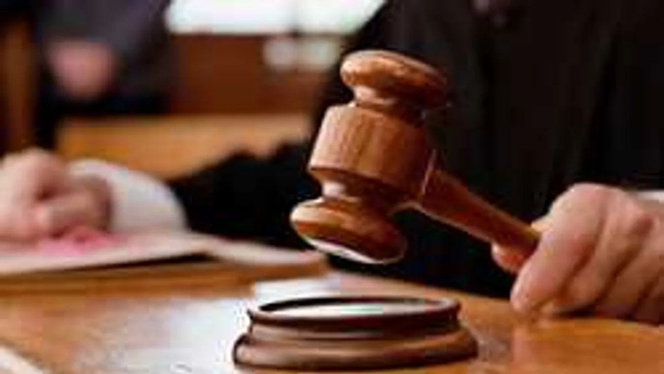 Napi szürreál: halottnak tettette magát a gyanúsított a tárgyalóteremben