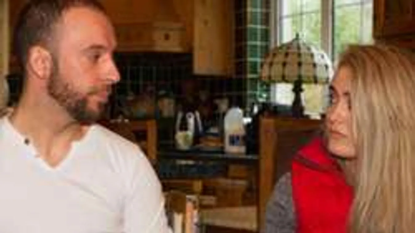 Tengerbe vesztek, hős focista mentette meg a csecsemőjüket