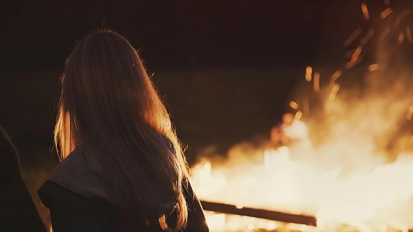 Lángolt az éjszaka: durva bulit rendeztek a nyílt utcán a terézvárosi fiatalok