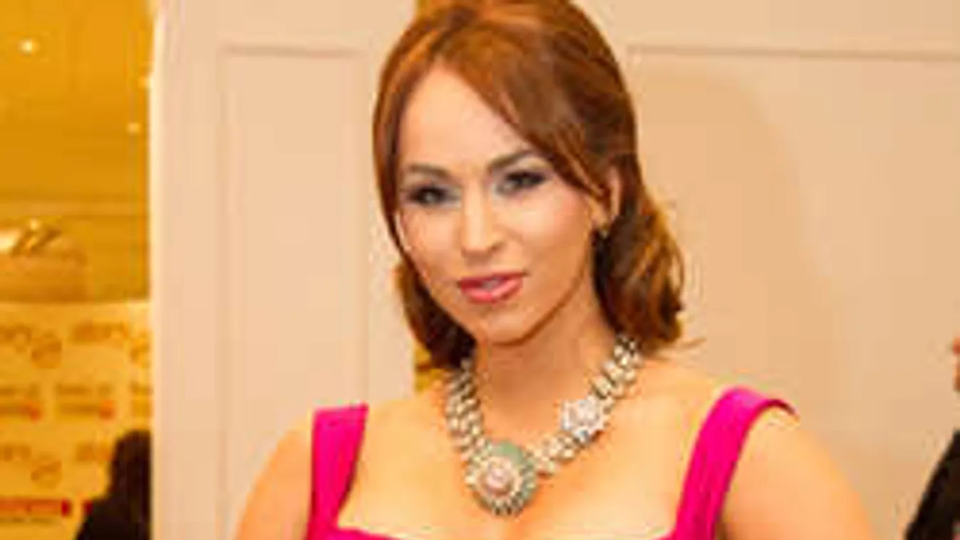 Olyan képünk van Aleska Diamondról, hogy lerakod a munkát mára!