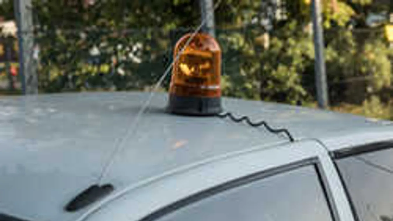 Súlyos balesetet okozott a sárga villogós teherautós, keresik a zsaruk