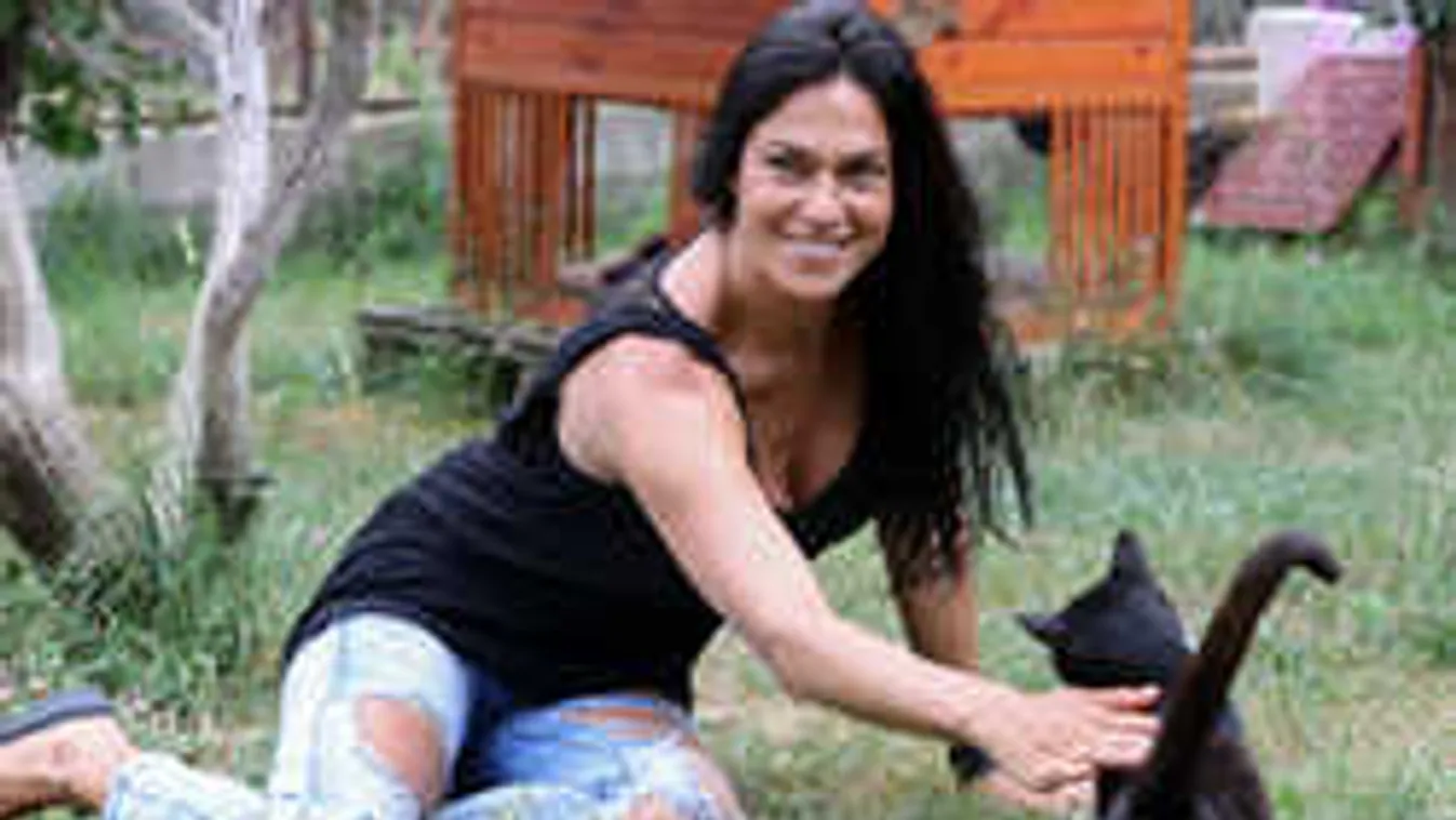 Vadító fotó, apró bikiniben terpesztett a kamerának Bódi Sylvi!