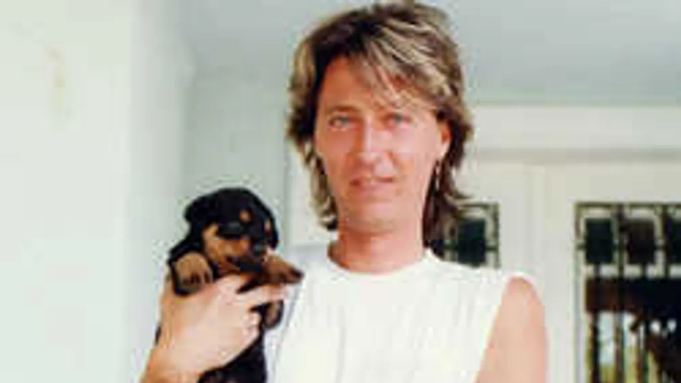 Megható fotó került elő a múltból az elhunyt Flipper Öcsiről!