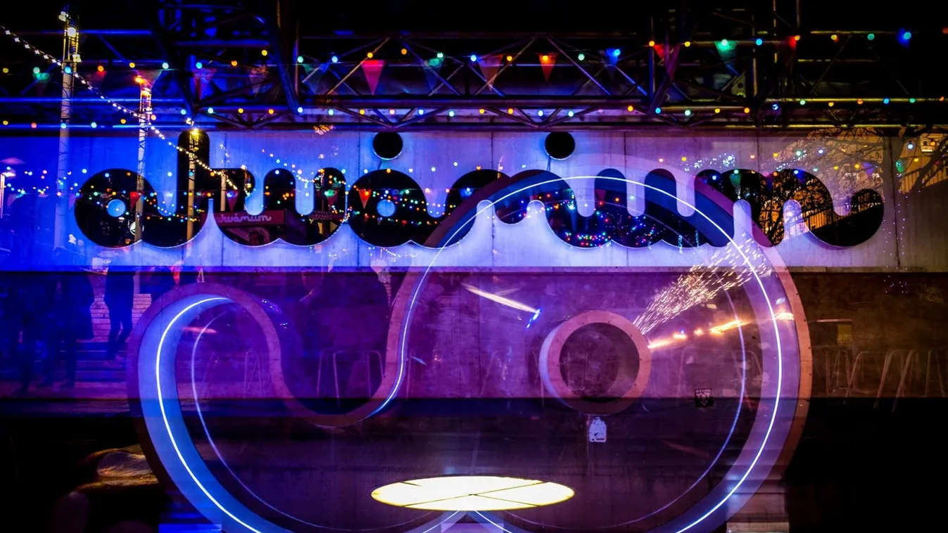 Berobbantja az őszt az Akvárium Klub