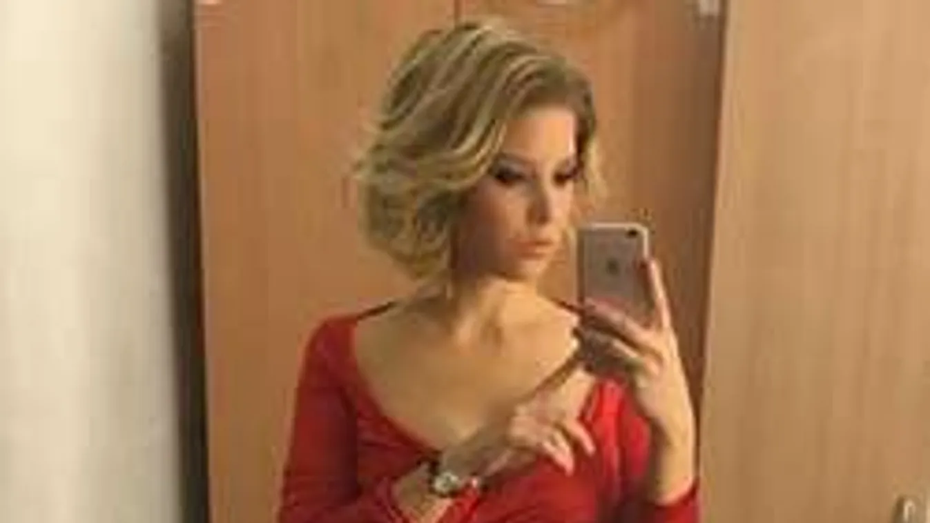 Elég jó a belátás Szabó Zsófi dekoltázsába