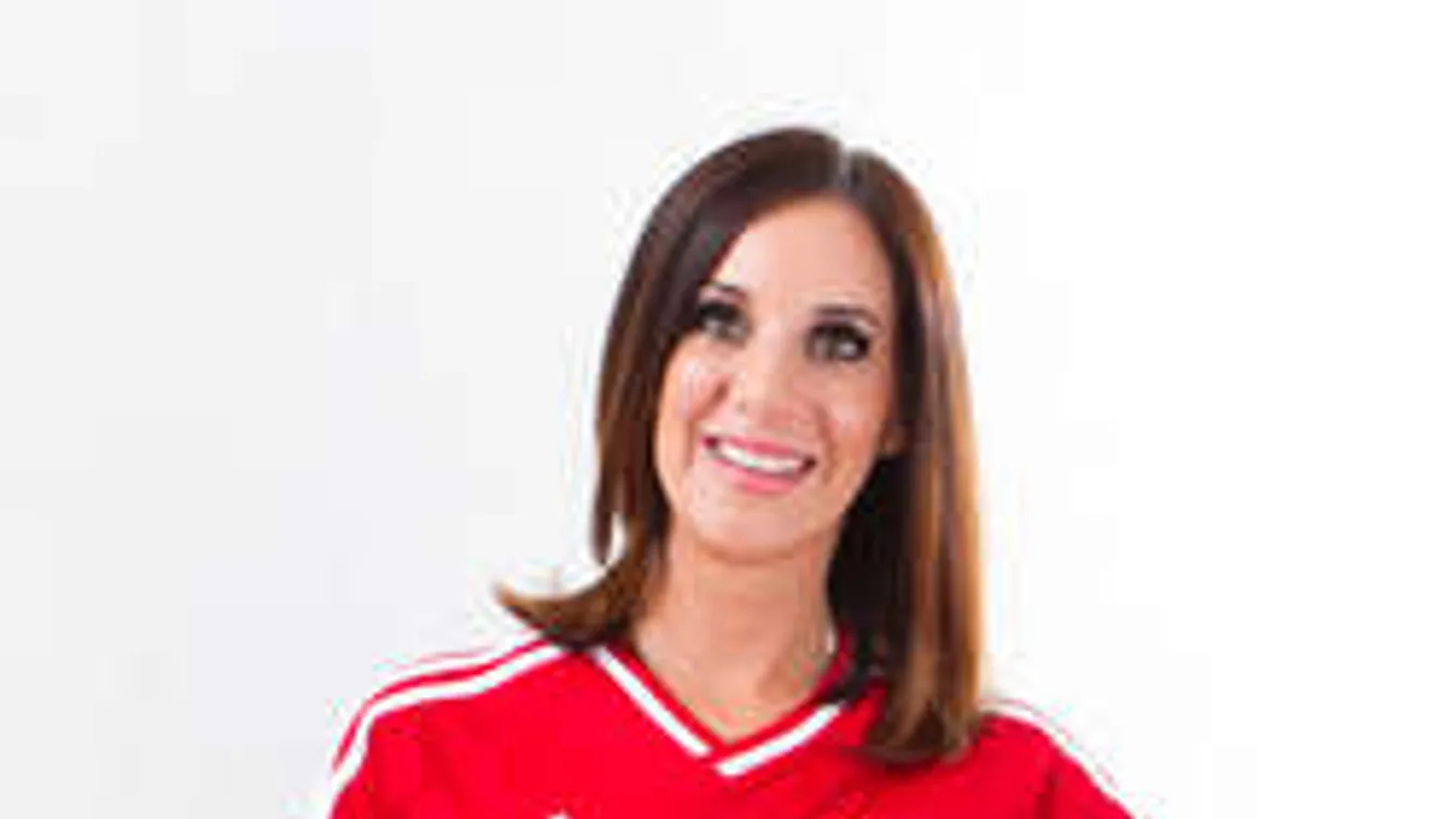 Világsztár kapta az ölébe a csinos magyar műsorvezetőt