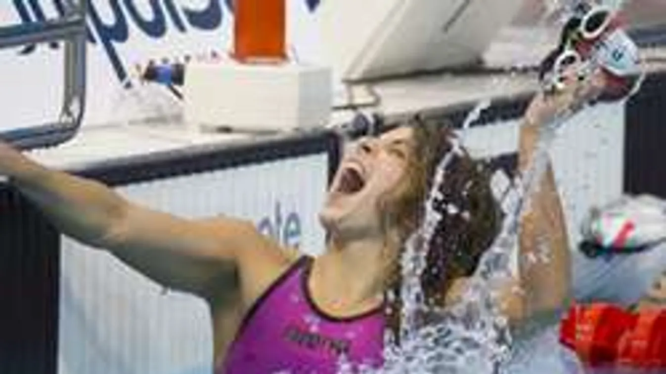 Ezért vetkőzött a dögös magyar úszólány