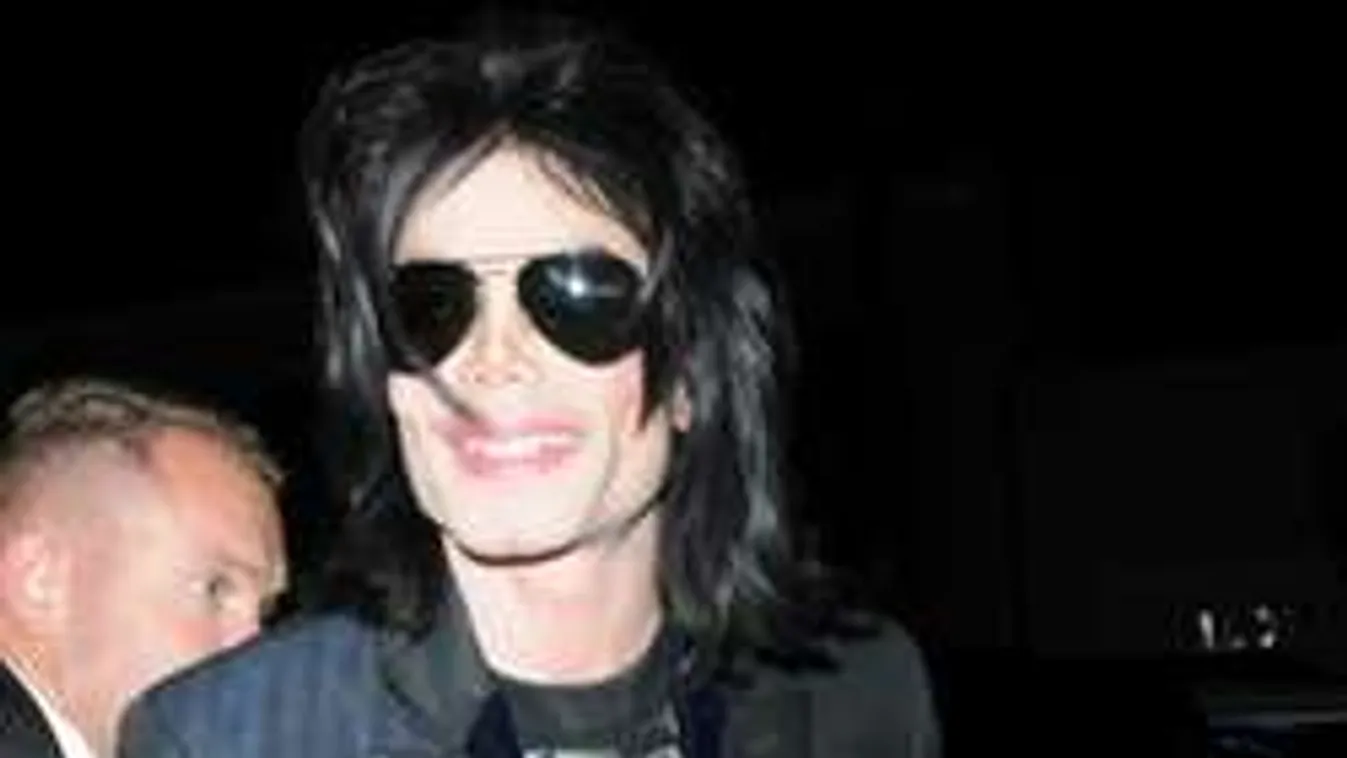 Kitálalt az áldozat: Így hálózta be kiskorú szexpartnereit Michael Jackson!
