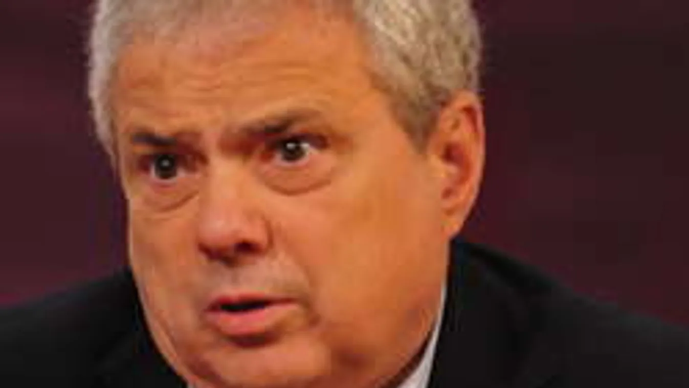 Meghökkentő bejelentést tett az ismert magyar műsorvezető!