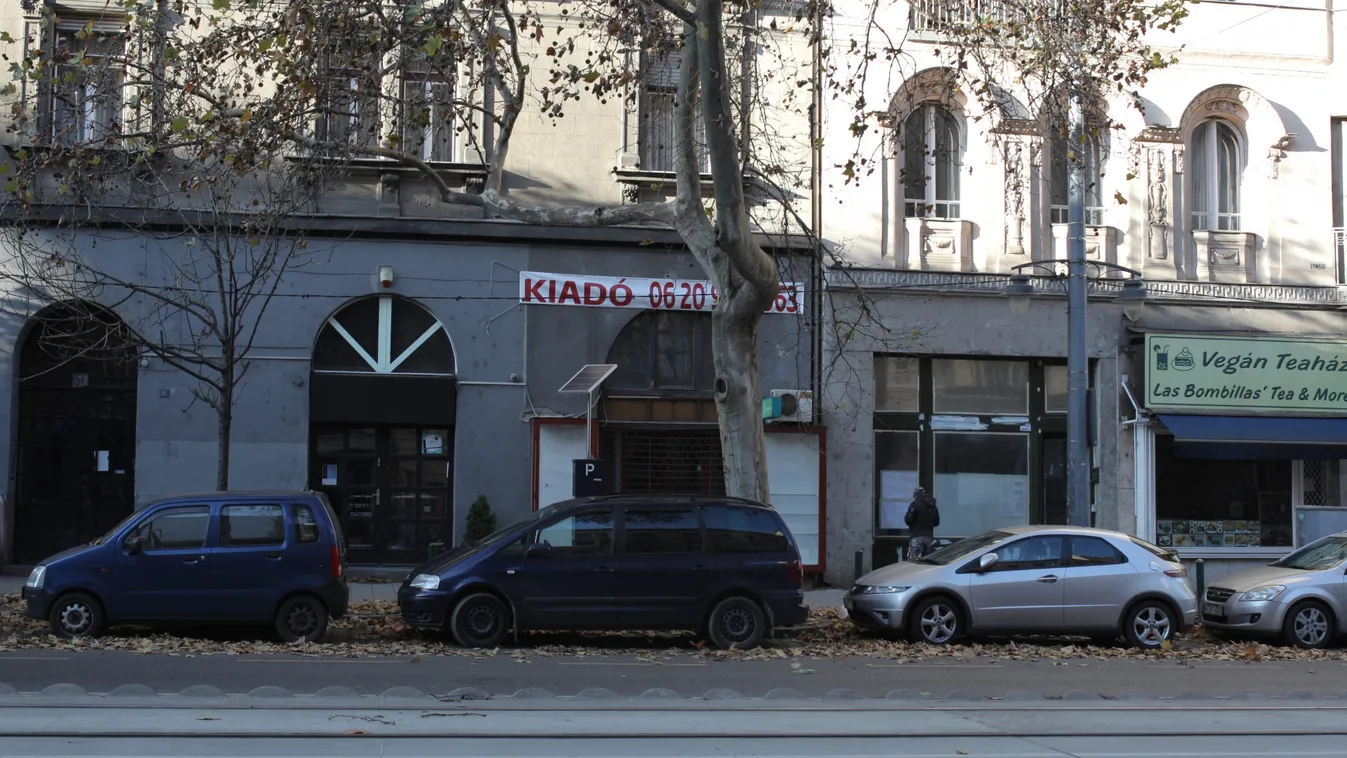 Az egyik főbérlő segít, a másik maga is bajban van