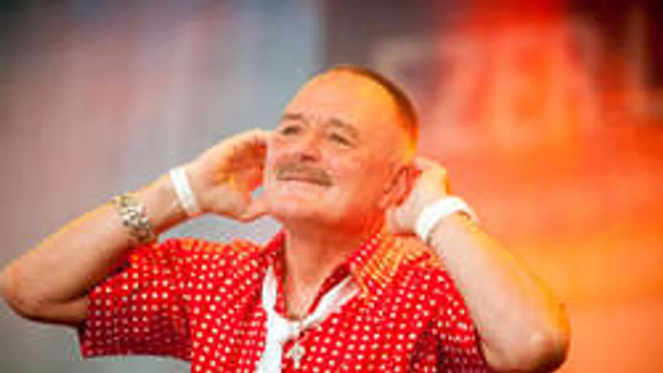 Nagy Feró a színpadon tálal ki magánéletéről