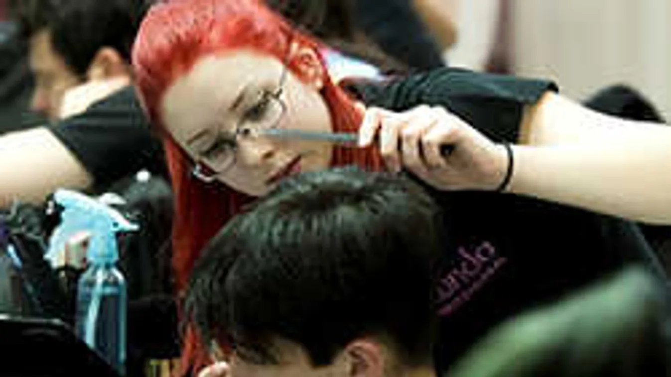 Döbbenet, ennyit kereshetnek itthon a szakmunkások