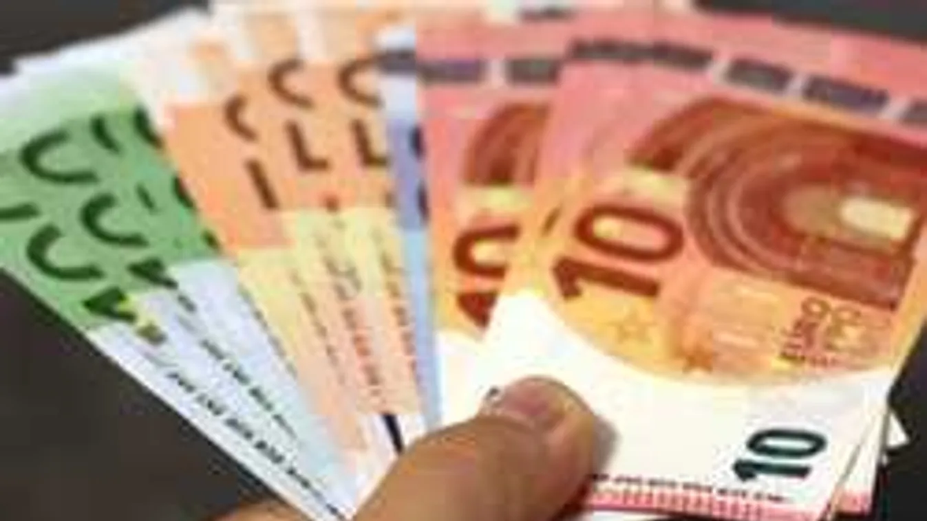 Már 593 gyanúsítottja van egy migránsok által elkövetett csalássorozatnak