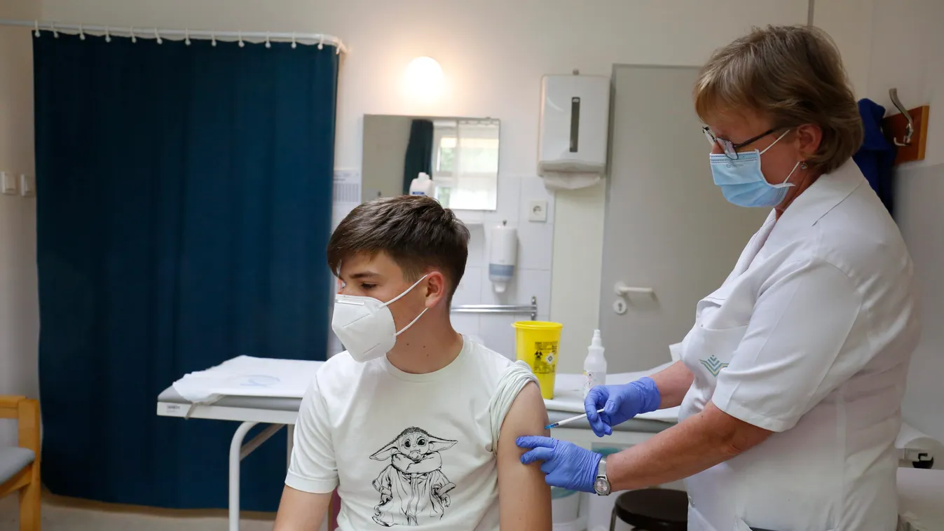 Már 22 ezer kamasz oltását kérték a szülők