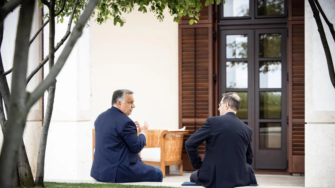Orbán Viktor és Varga Mihály az újraindításról egyeztetett – Fotó