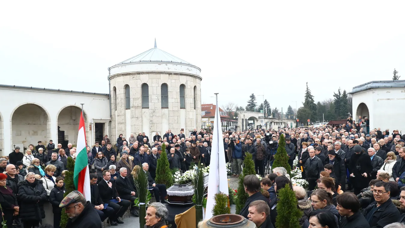 Megrázó kép, Gyarmati Andrea is megjelent Wichmann Tamás temetésén