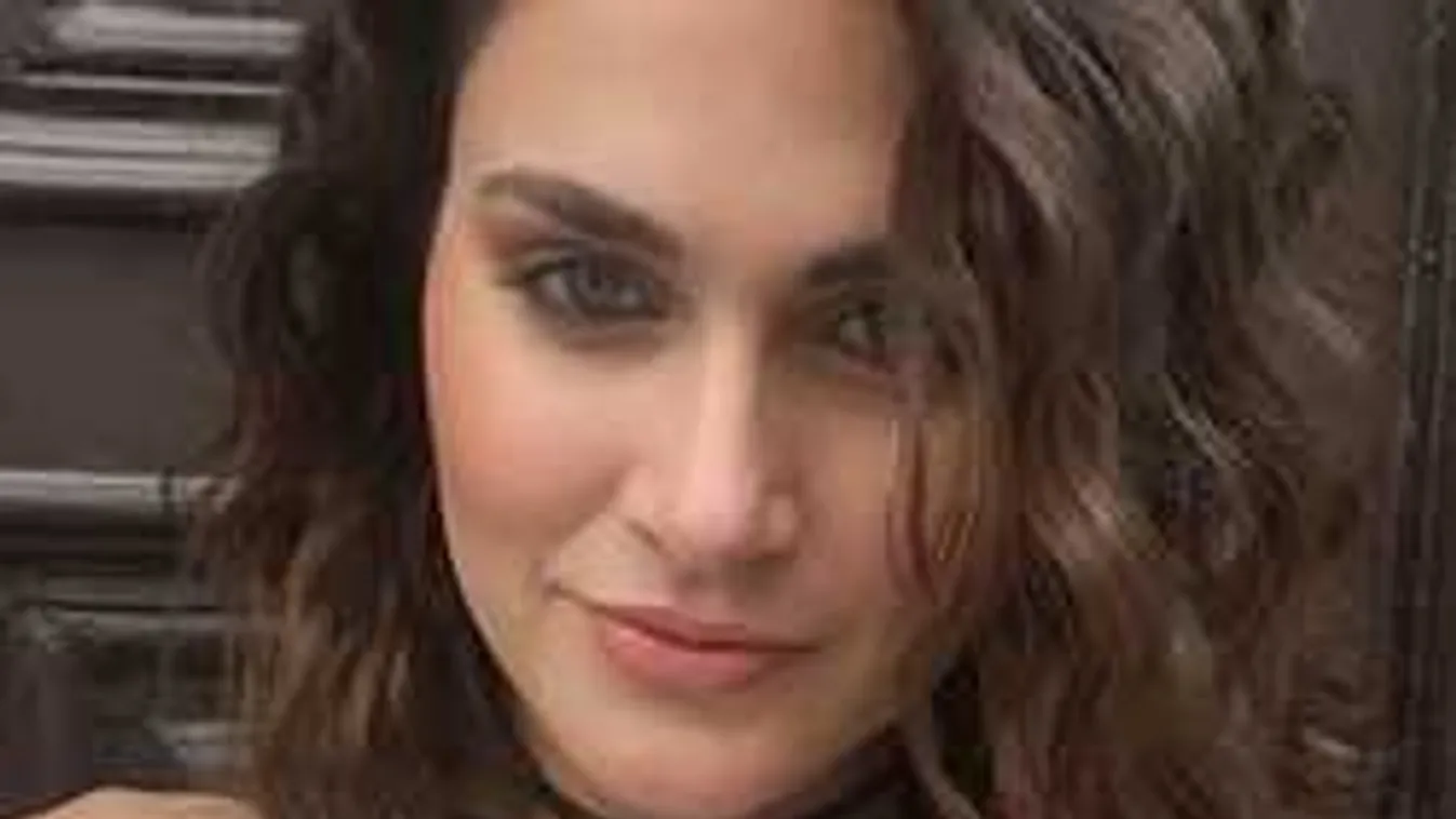 Jakabos Zsu brutáldögös: apró bikiniben, új frizurával villant