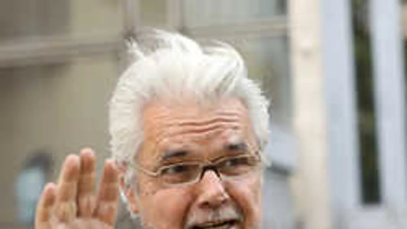 Nem hiszed el, ki ír könyvet a botrányhős magyar legendáról