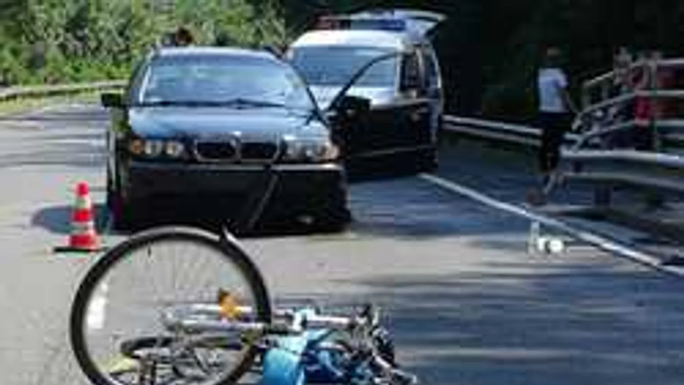 Megrázó képek a helyszínről, biciklist gázolt egy autós