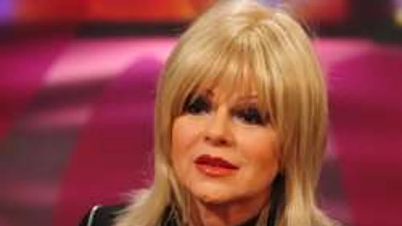 Édesanyja szelleme kísérti Balázs Klárit