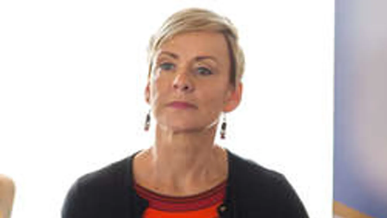 Külföldi ösztöndíjért hagyta el a gyermekeit Jakupcsek Gabriella