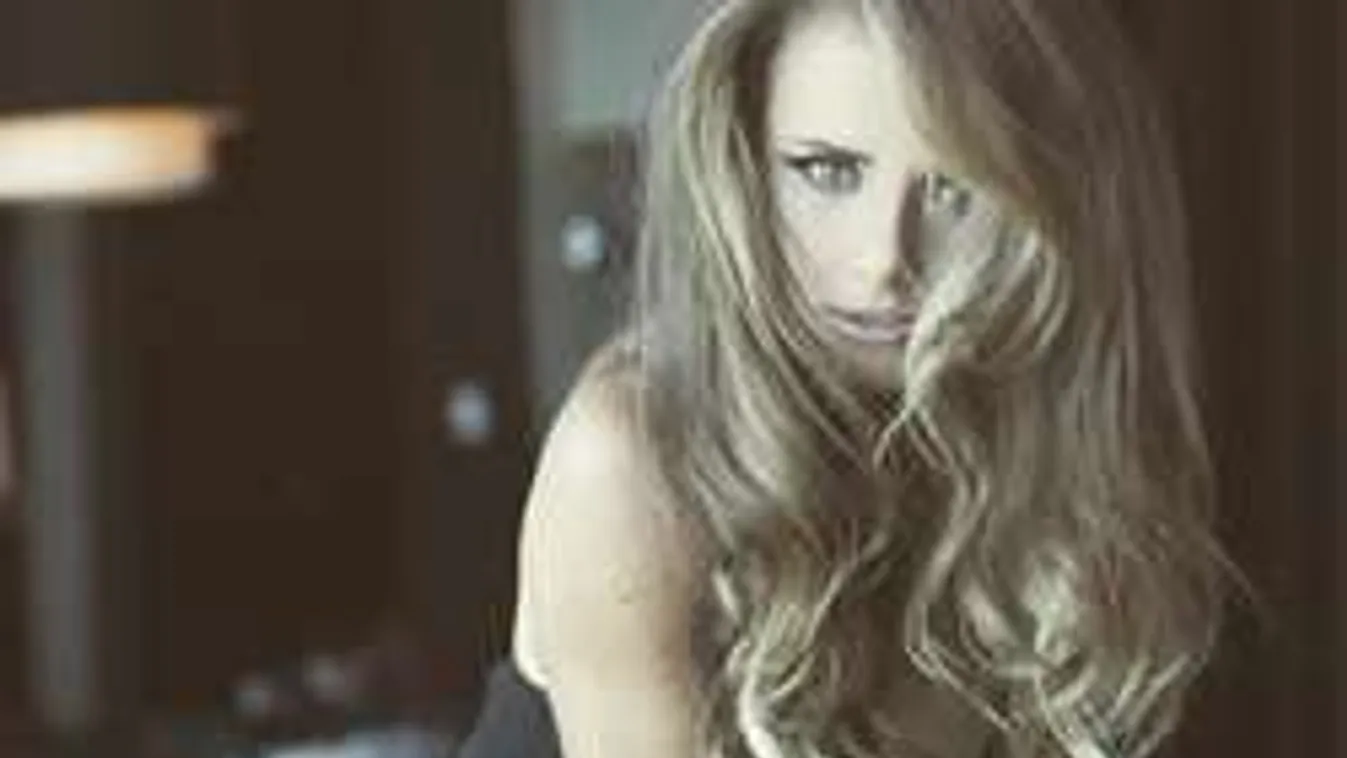 Észveszejtő a hosszú lábú teniszezőnő pucér teste