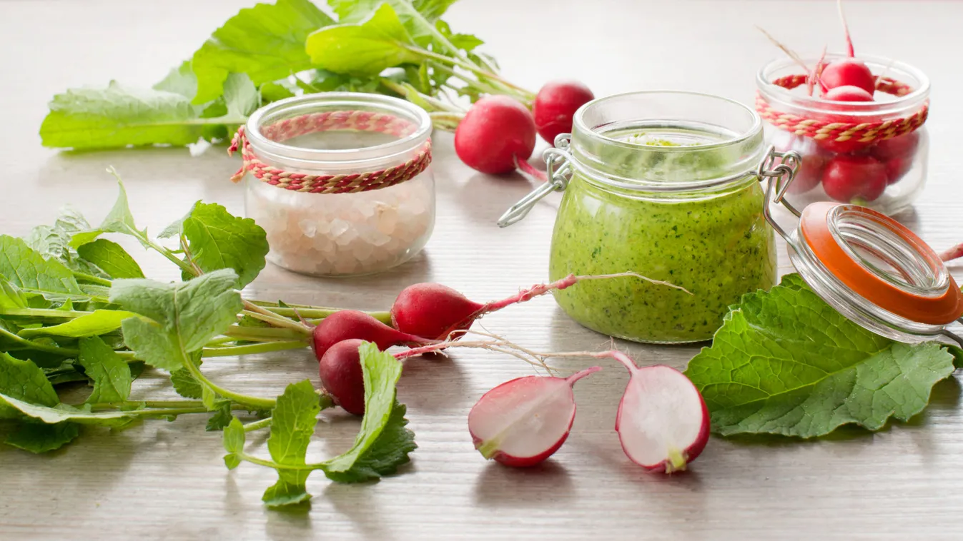 Radish,Leaf,Pesto,And,Ingredients.