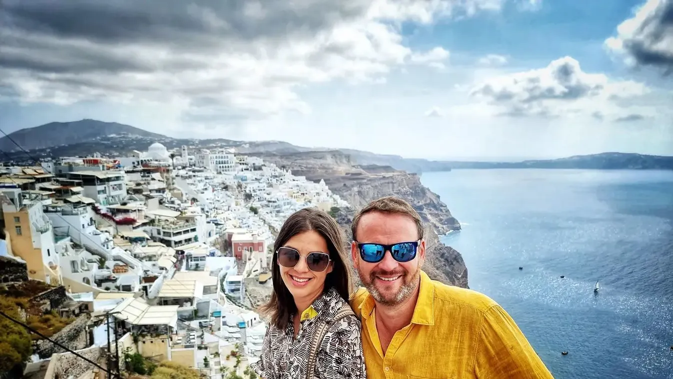 Váratlan dolog történt Ördög Nóráék kisboltjánál, a koncert is félbeszakadt – videó