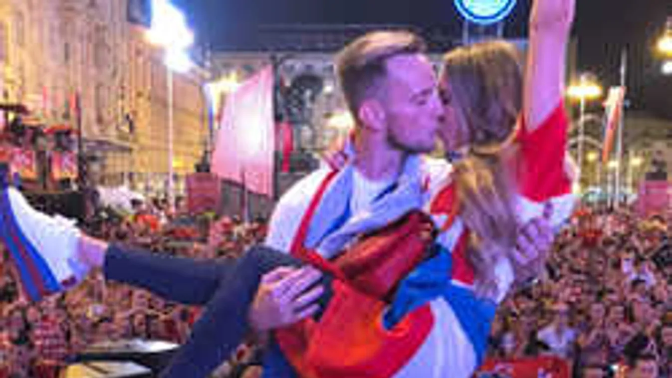 Így lovagol a Barca sztárja a szerelmével