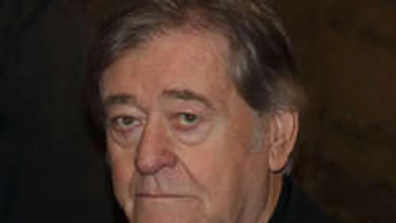 Csillapíthatatlan Koós János gyásza! Sírva fakadt a temetőben