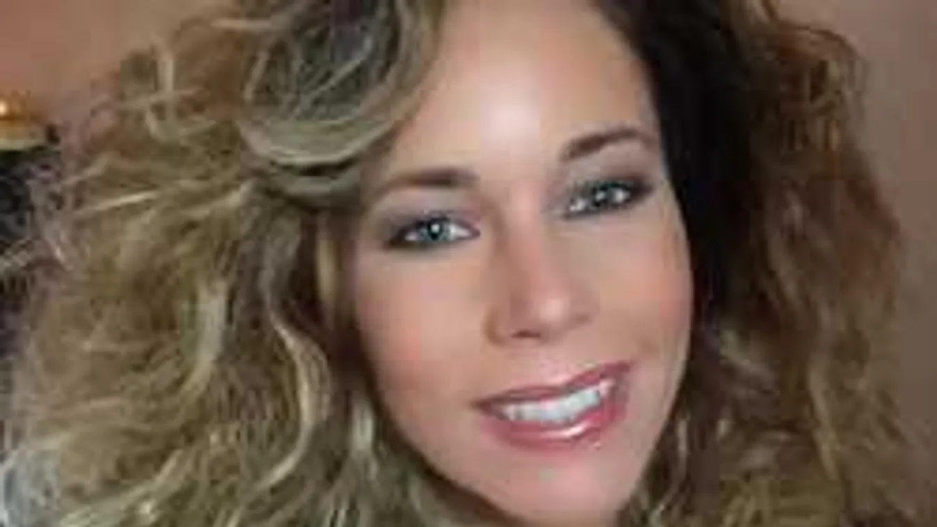 Szexi fotók kerültek fel a világhálóra Baukó Éváról: mindenét kirakta