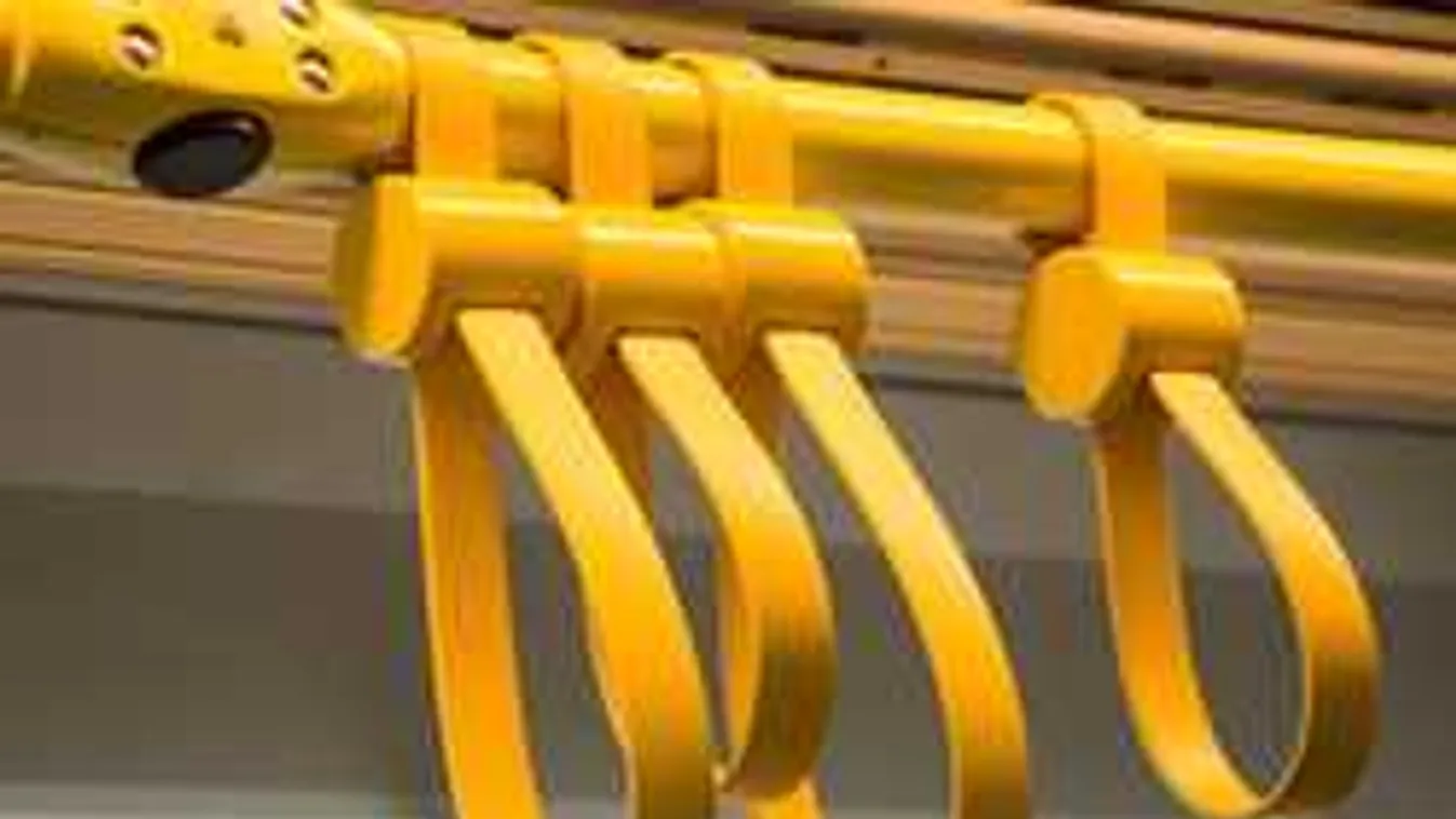 Drámai képek: villamos elé esett egy járókelő Budapesten