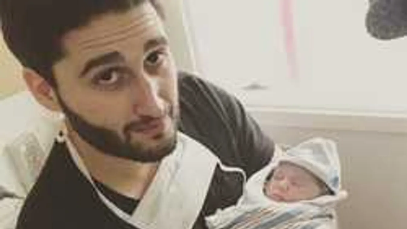 Ettől megőrülsz: Így babázik Király Viktor!