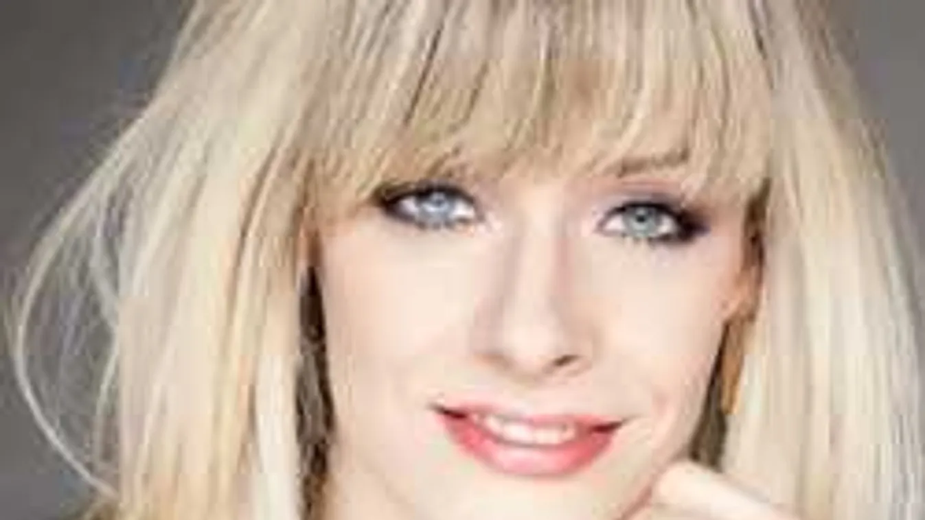 Nagy bejelentés: Befejezte a magyar színésznő