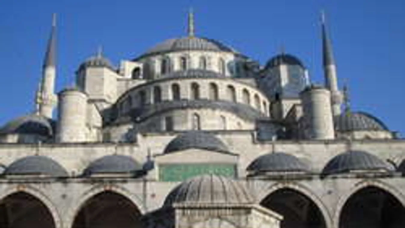 10 halott Isztambulban: a török állami televízió öngyilkos merényletről beszél