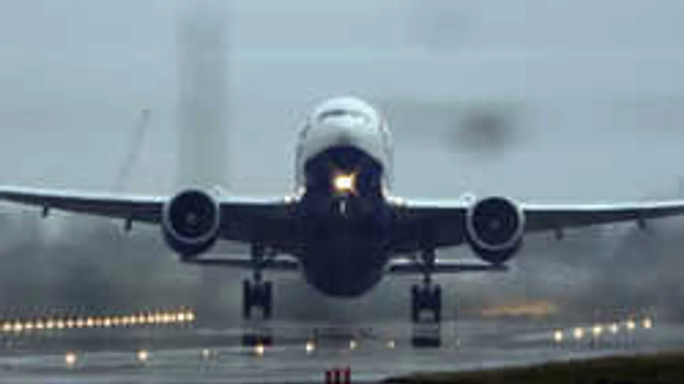 Megdöbbentő képek: balesetet szenvedett a repülő utasokkal a fedélzetén