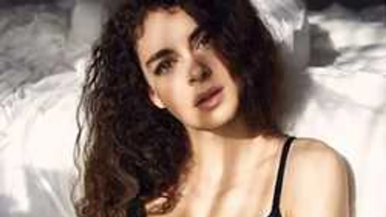 Neccharisnyában villantott formás ciciket a vadóc modell