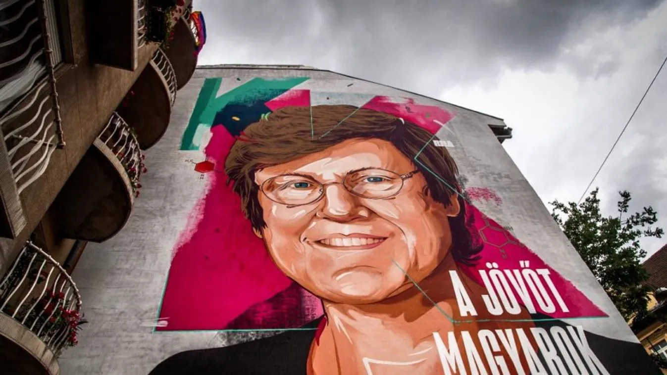 Karikó Katalin tűzfalfestmény