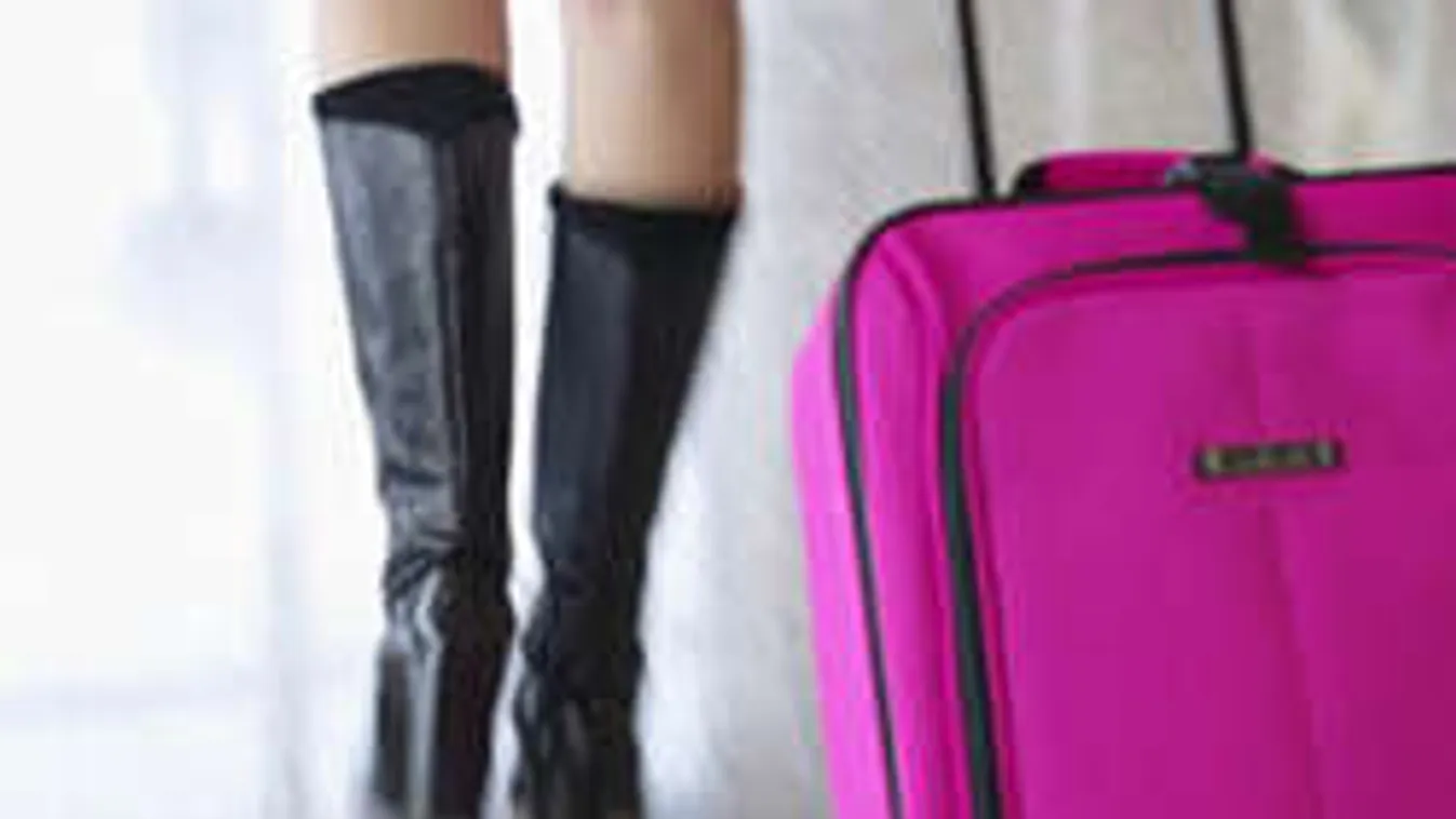 Rózsaszín bőröndben csempésztek át a határon egy gyereket