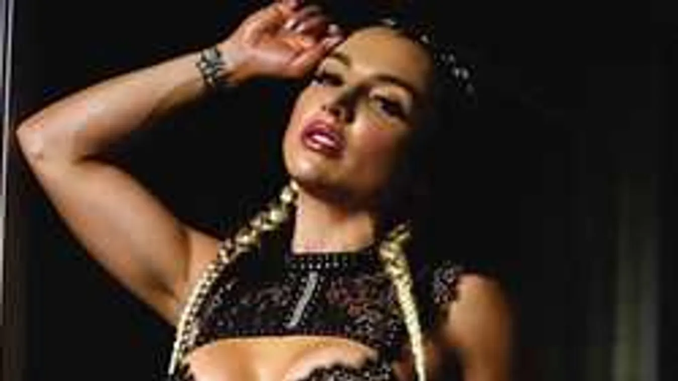 Izgató fotó, kitárulkozott a brutális keblű sportolónő