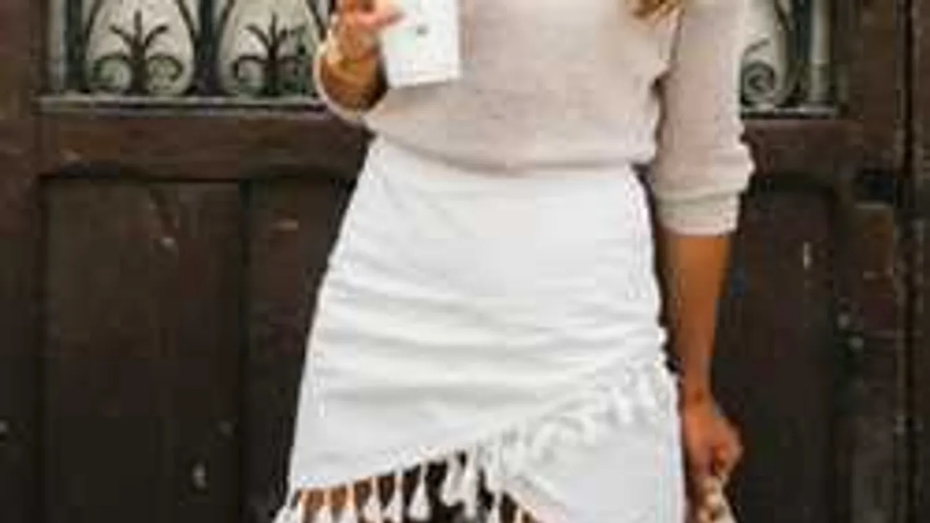 Elképesztő újításon ment át a miniszoknya, meg fogsz döbbenni