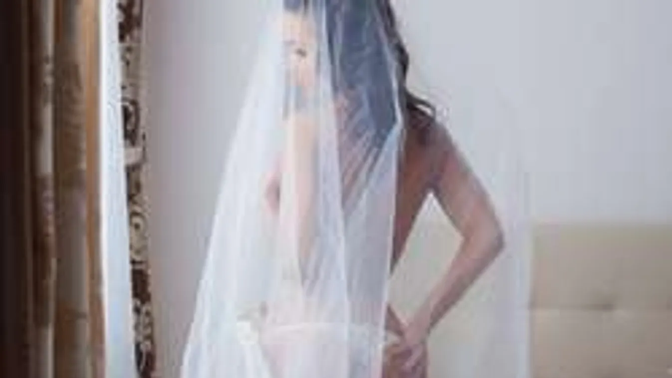 Botrányos esküvő: Letapizta a násznép az új ara pucér melleit