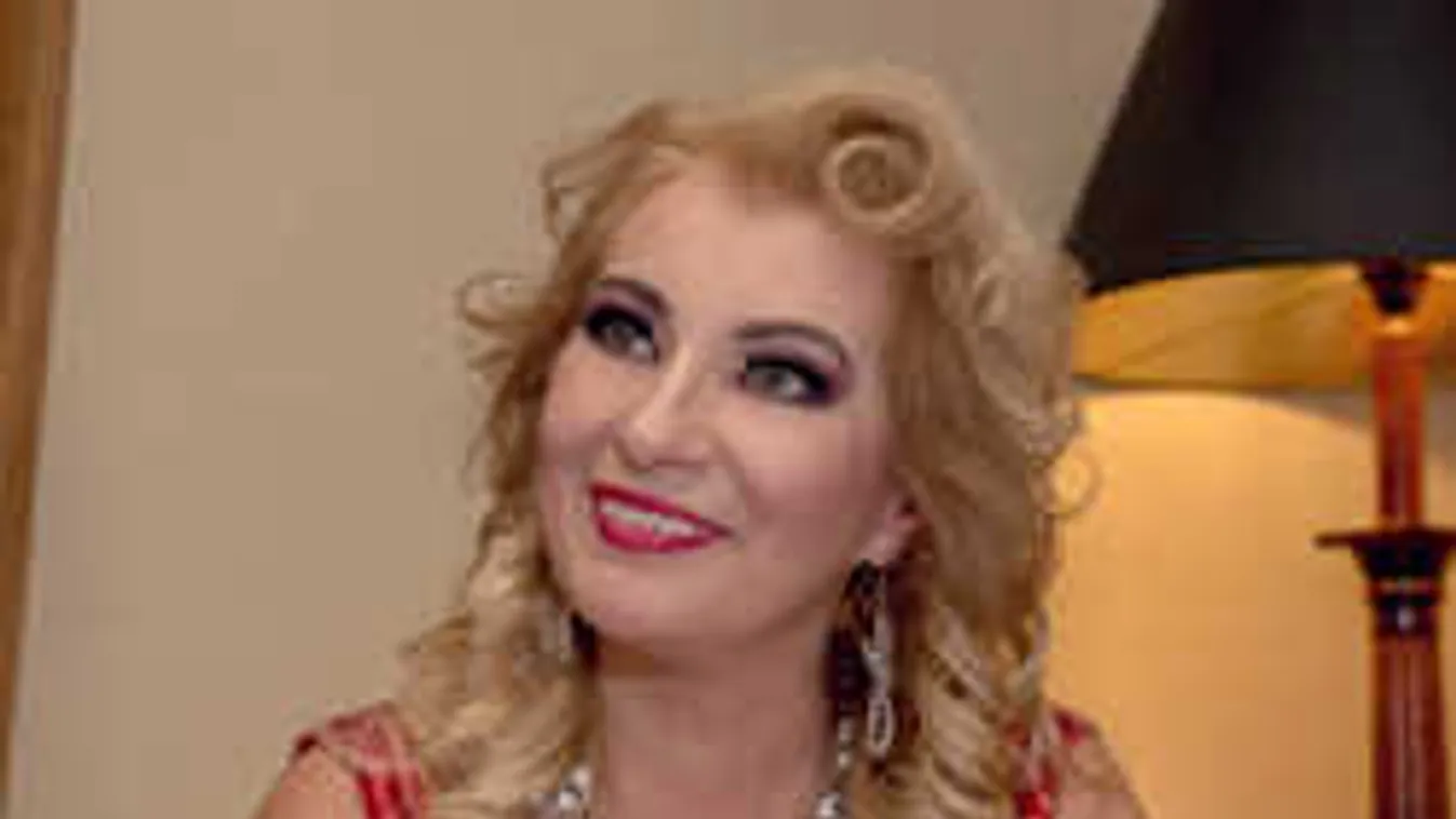 Kiszel Tünde még tudja fokozni: Eszelős naptárral rukkolt elő