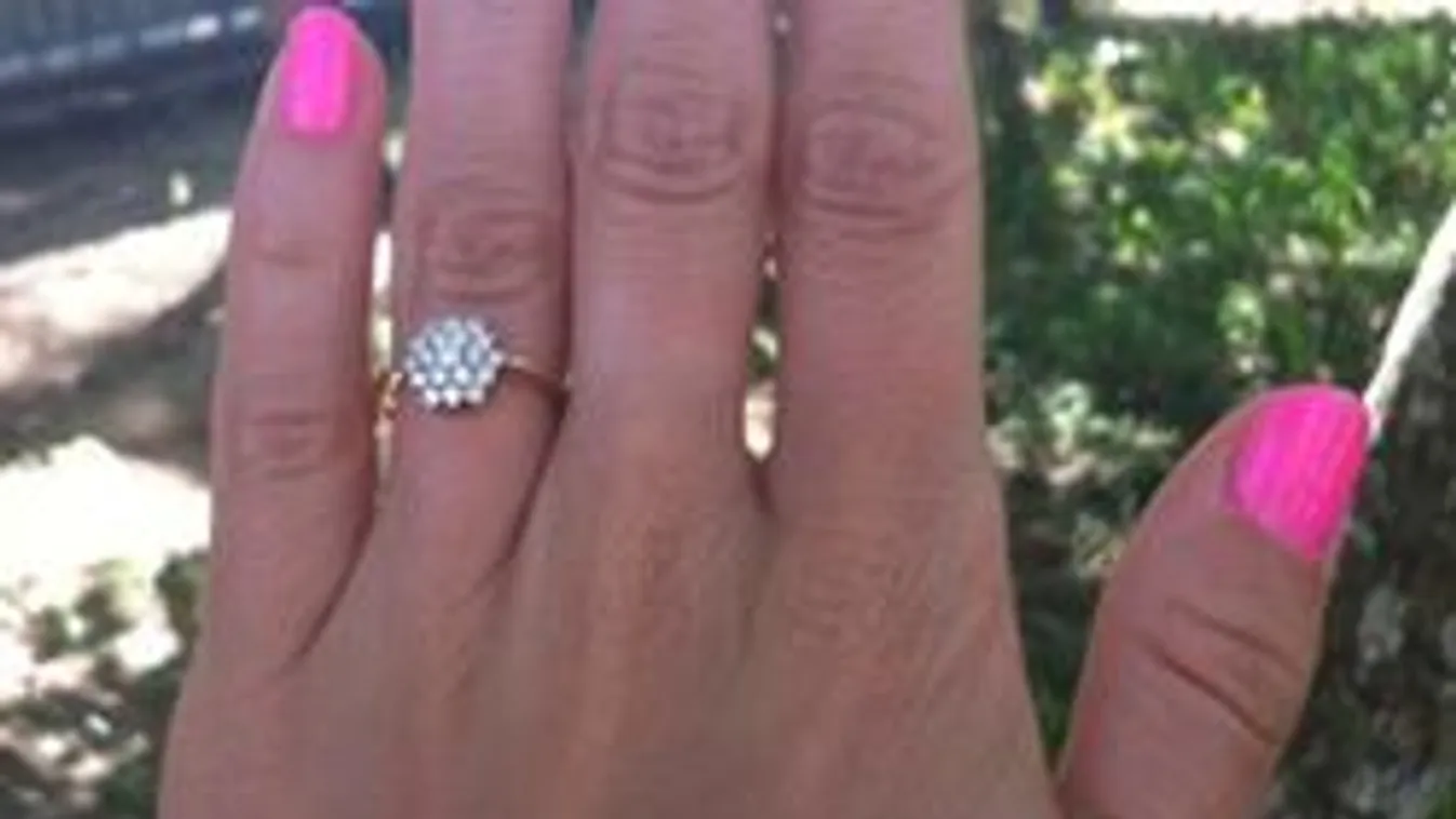 Ez aztán a romantika! TNT koncert közben, a színpadon kérte meg szerelme kezét egy fiú - VIDEÓVAL!