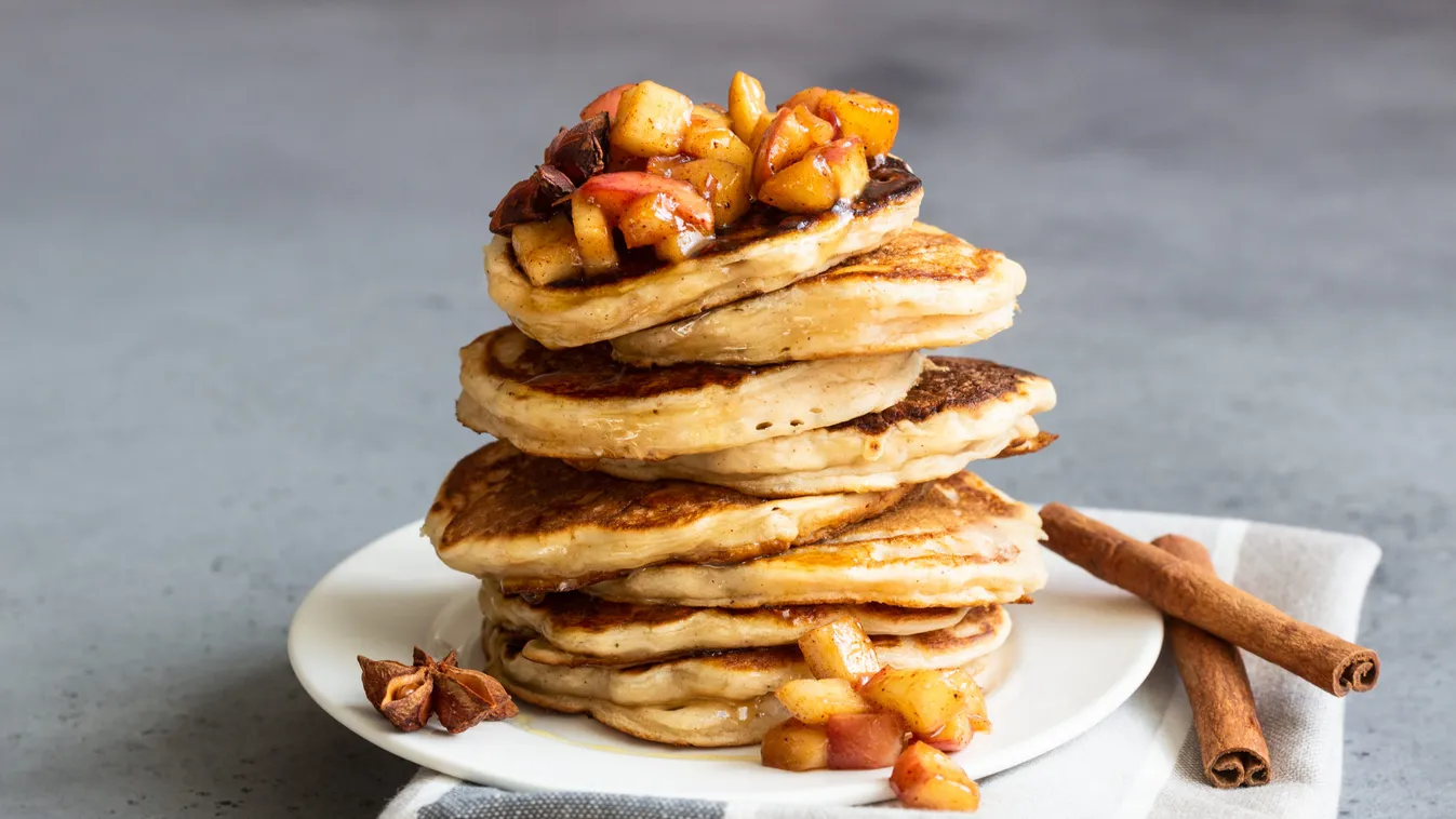 Stack,Of,Delicious,Sweet,And,Spicy,Apple,Pancakes,With,Fried