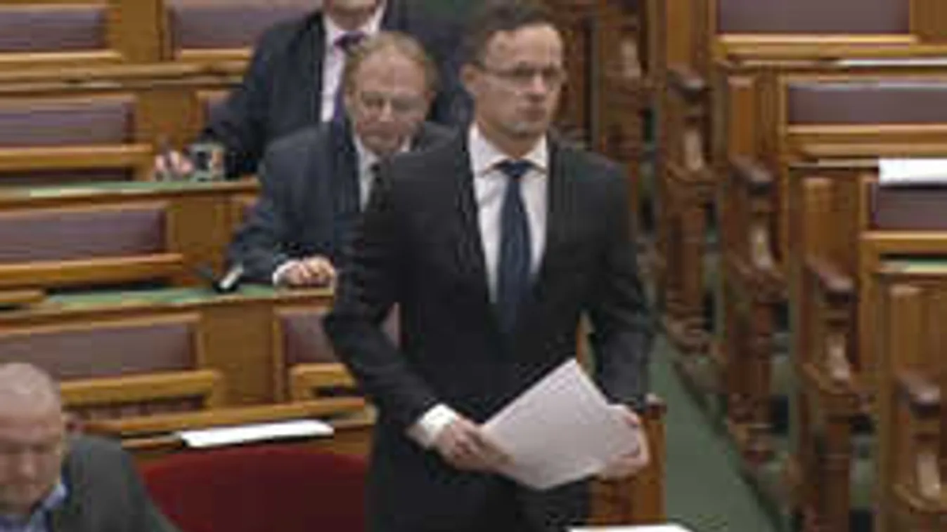 Szijjártó: Nem hajtjuk végre a migrációs csomagot