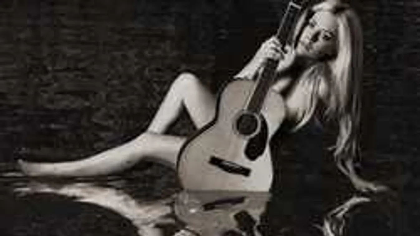 Szívükhöz kapnak a férfiak, végre levetkőzött Avril Lavigne