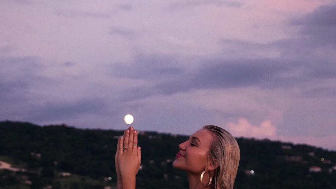 Meztelenül hajókázott a leányzó! Pechjére lekapták