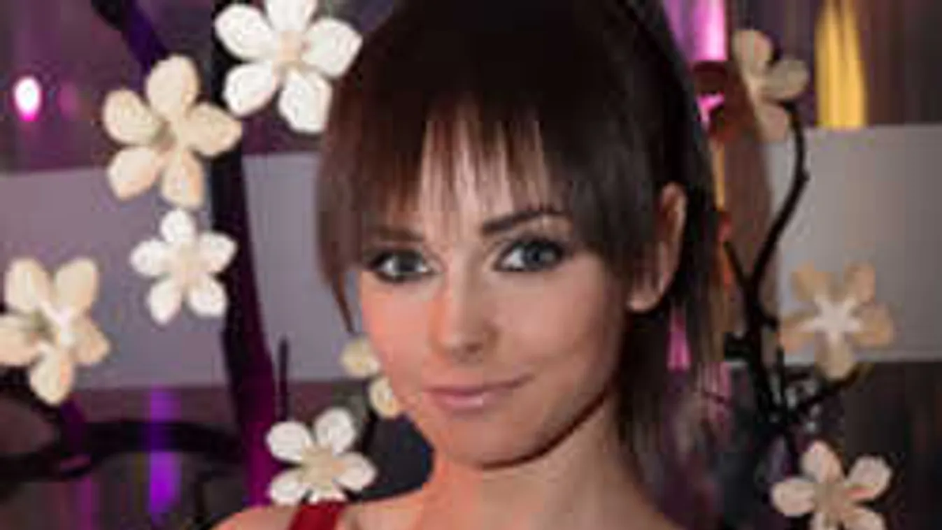 Kisfia egészségéért aggódik a magyar sztáranyuka