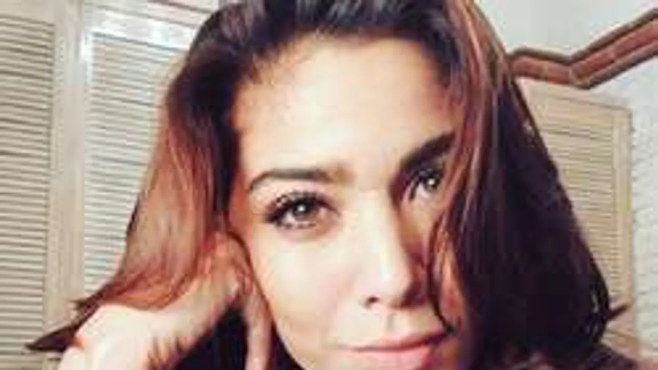 Csak a bugyit hagyta magán a vadítóan szexi műsorvezető